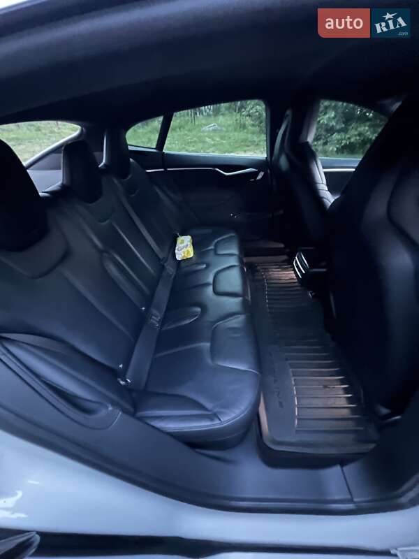 Лифтбек Tesla Model S 2016 в Виннице