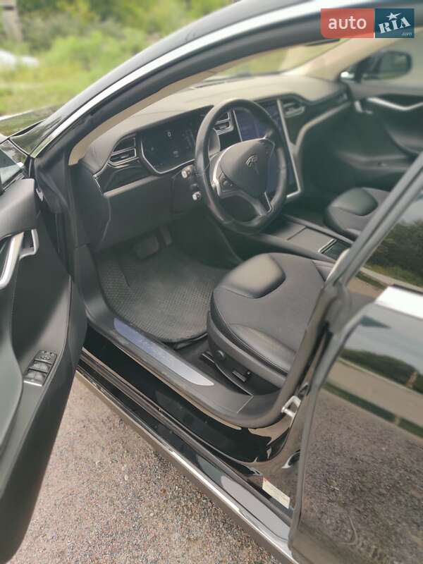 Ліфтбек Tesla Model S 2015 в Києві
