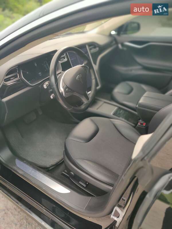 Ліфтбек Tesla Model S 2015 в Києві