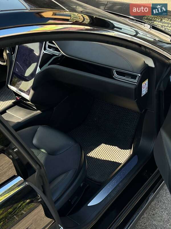 Ліфтбек Tesla Model S 2015 в Києві