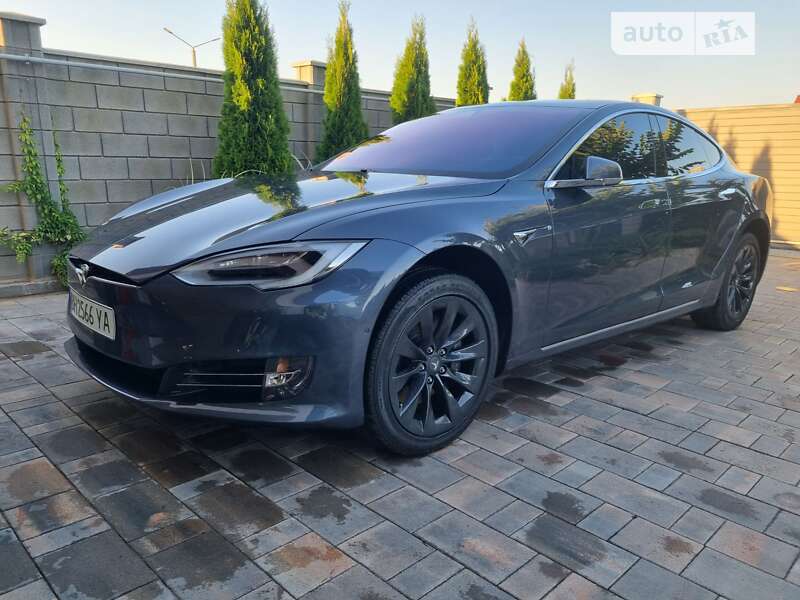 Tesla Model S 2020