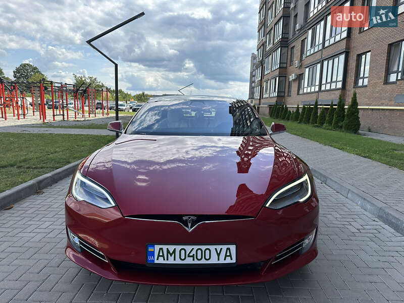 Лифтбек Tesla Model S 2018 в Житомире