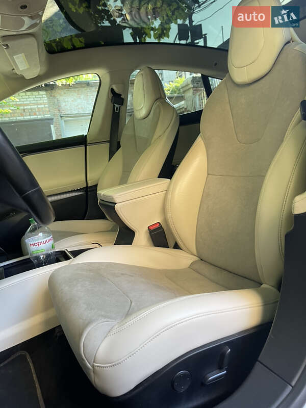 Ліфтбек Tesla Model S 2018 в Дніпрі