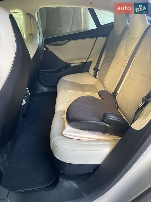 Ліфтбек Tesla Model S 2018 в Дніпрі