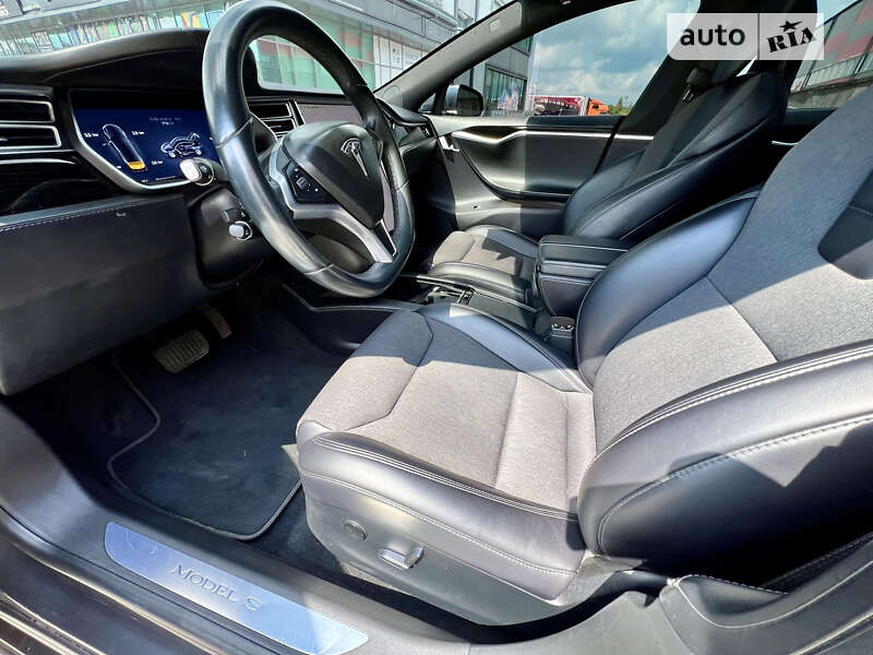 Лифтбек Tesla Model S 2017 в Киеве