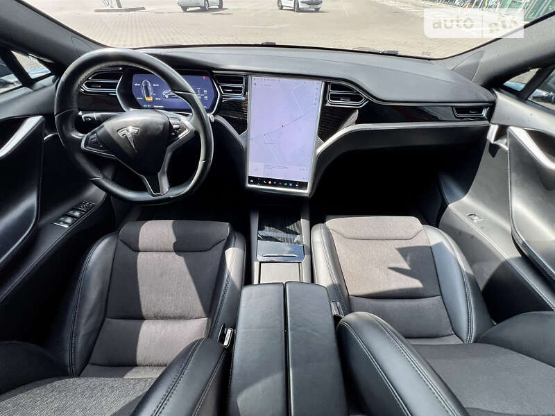 Лифтбек Tesla Model S 2017 в Киеве
