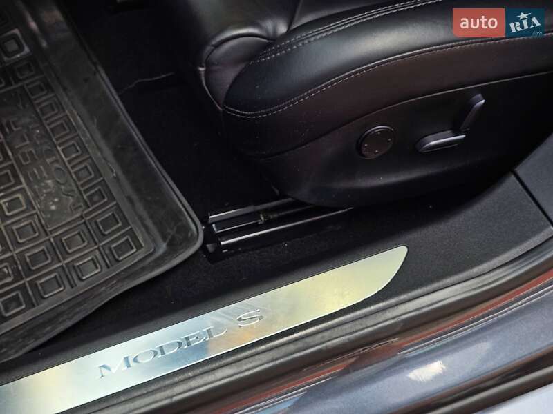 Ліфтбек Tesla Model S 2018 в Тернополі