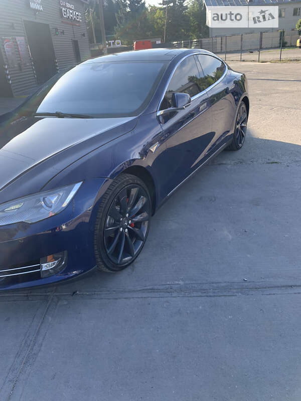 Ліфтбек Tesla Model S 2015 в Івано-Франківську