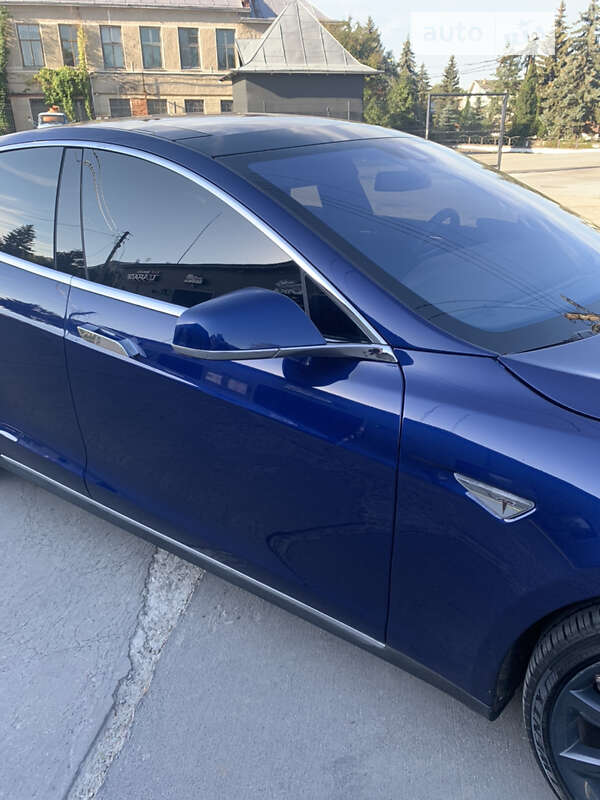 Ліфтбек Tesla Model S 2015 в Івано-Франківську