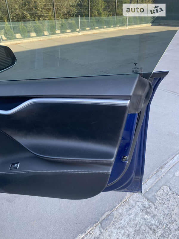 Ліфтбек Tesla Model S 2015 в Івано-Франківську