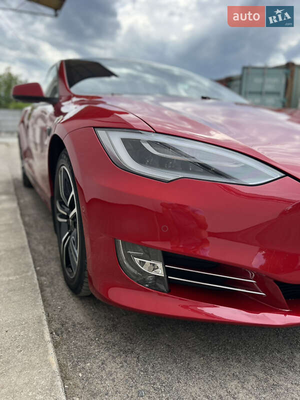Лифтбек Tesla Model S 2019 в Виннице