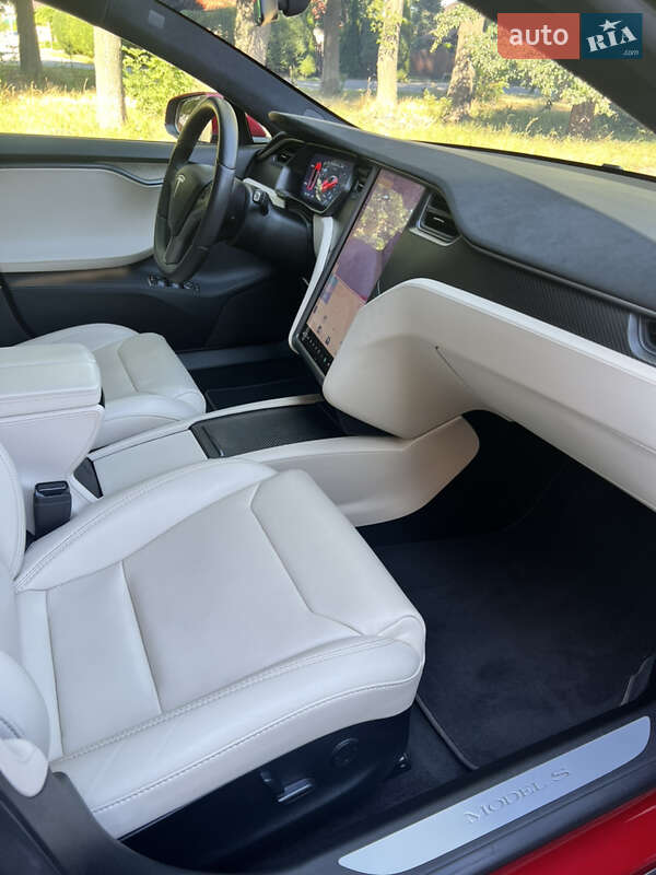 Лифтбек Tesla Model S 2019 в Виннице