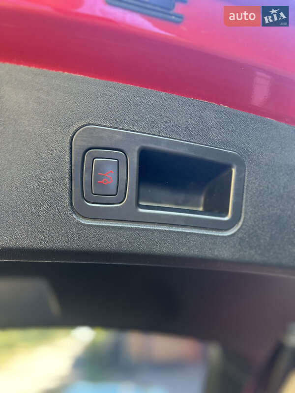 Лифтбек Tesla Model S 2019 в Виннице