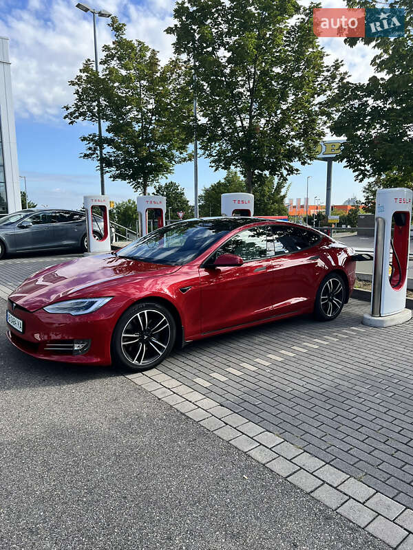 Лифтбек Tesla Model S 2019 в Виннице