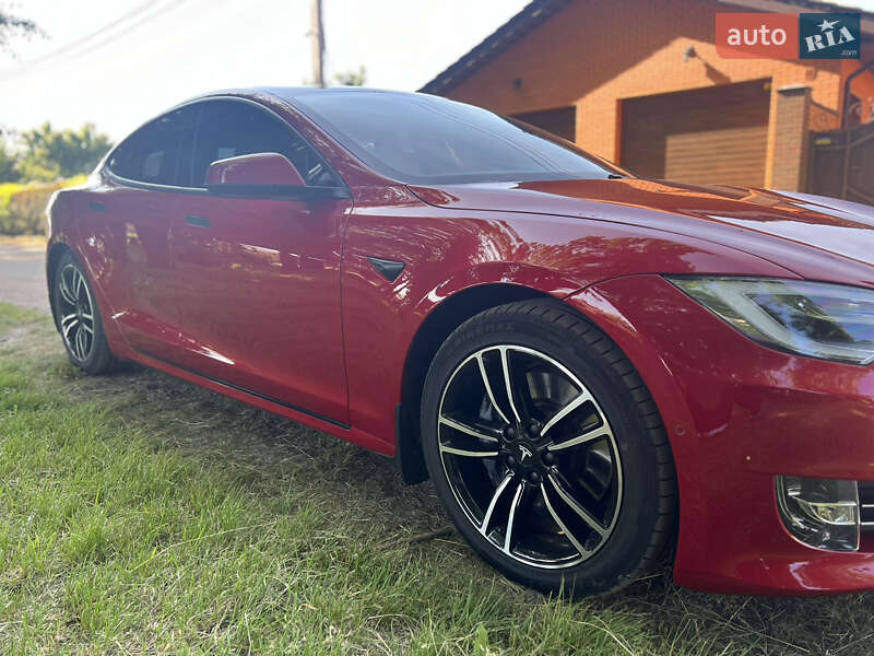 Лифтбек Tesla Model S 2019 в Виннице