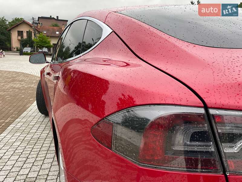 Ліфтбек Tesla Model S 2013 в Львові