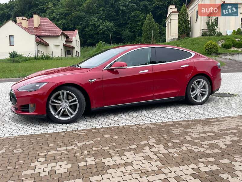 Ліфтбек Tesla Model S 2013 в Львові