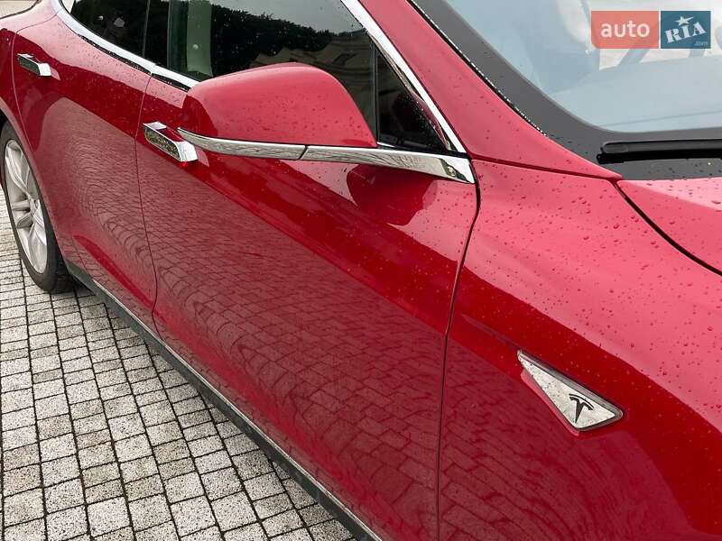 Ліфтбек Tesla Model S 2013 в Львові