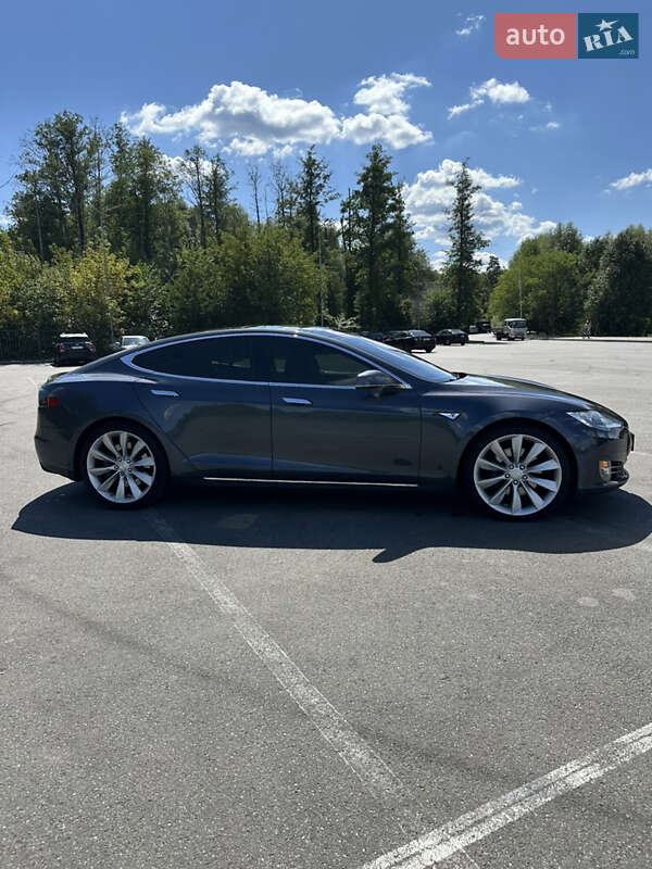 Лифтбек Tesla Model S 2015 в Бородянке
