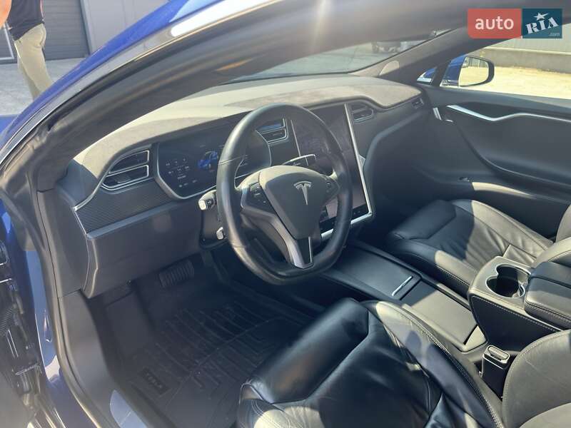 Лифтбек Tesla Model S 2017 в Киеве