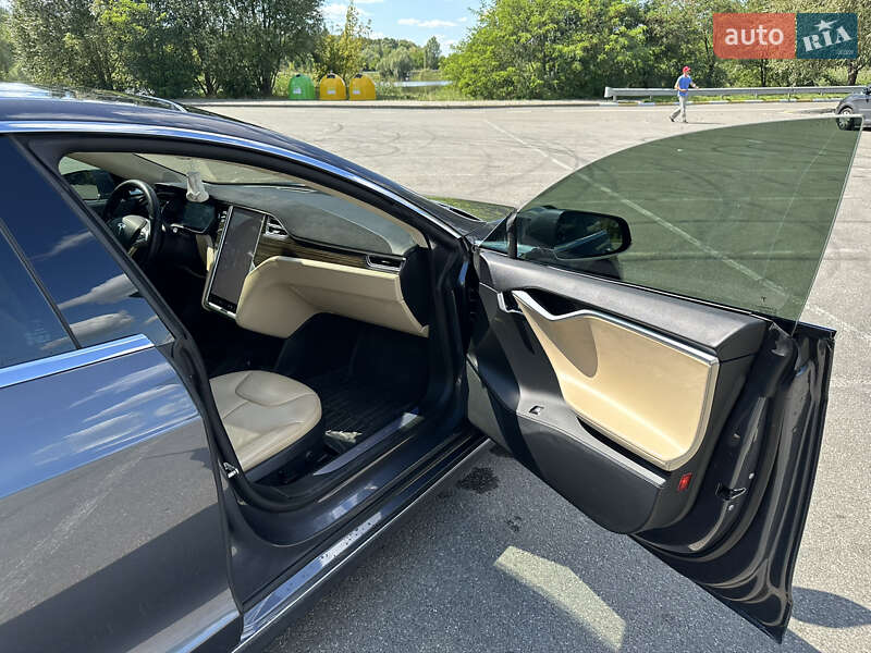 Лифтбек Tesla Model S 2015 в Бородянке