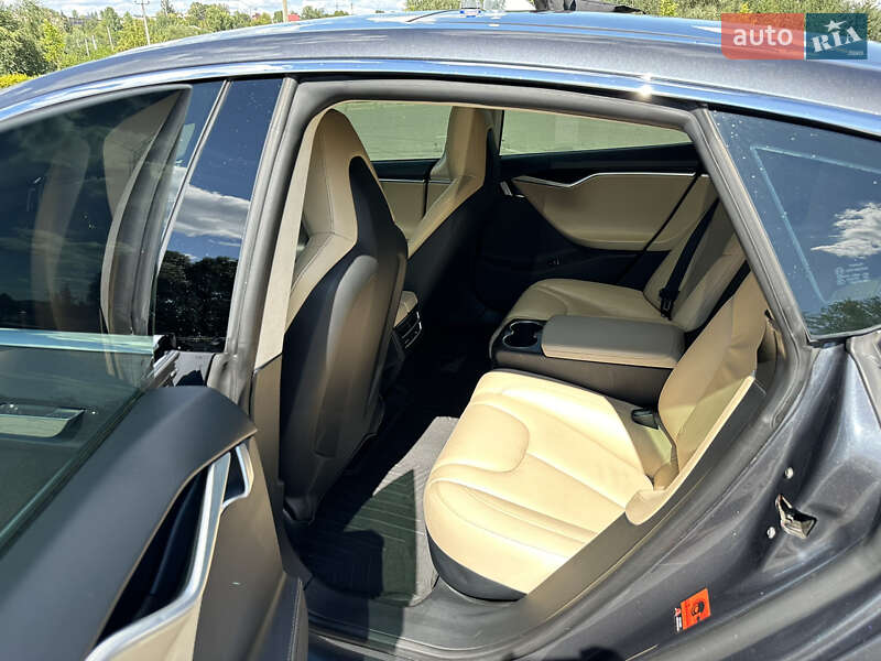 Лифтбек Tesla Model S 2015 в Бородянке
