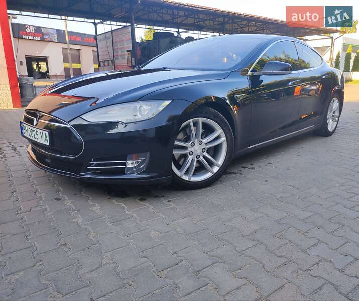 Лифтбек Tesla Model S 2015 в Сумах
