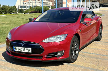 Ліфтбек Tesla Model S 2013 в Южному