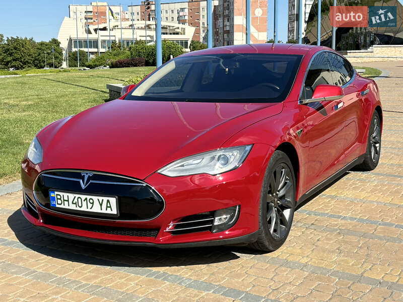 Tesla Model S 2013