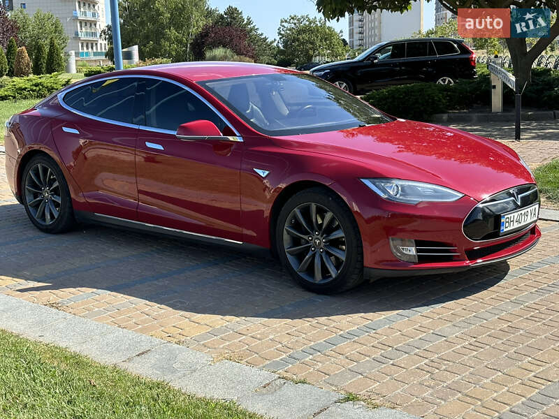 Ліфтбек Tesla Model S 2013 в Одесі