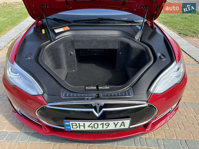 Ліфтбек Tesla Model S 2013 в Одесі