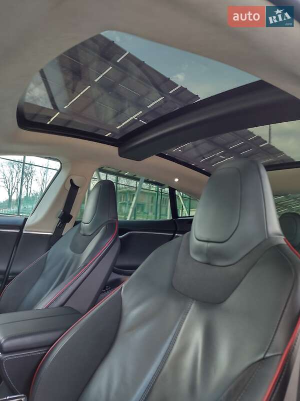 Лифтбек Tesla Model S 2014 в Львове