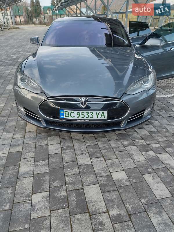 Лифтбек Tesla Model S 2014 в Львове