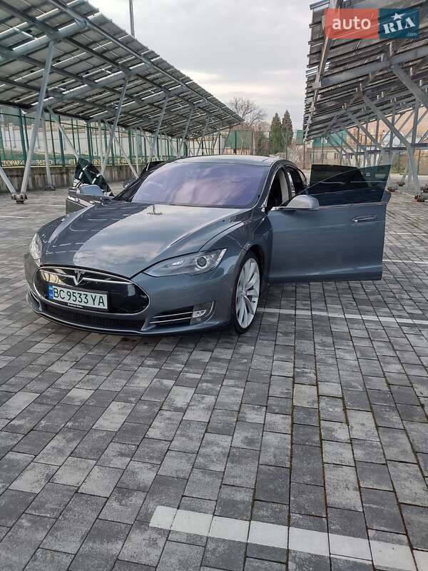 Лифтбек Tesla Model S 2014 в Львове