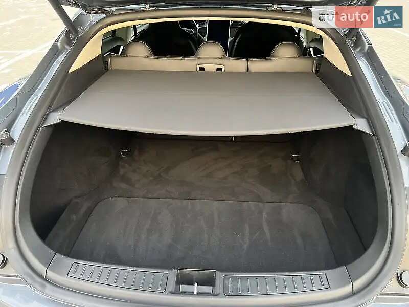Лифтбек Tesla Model S 2014 в Львове