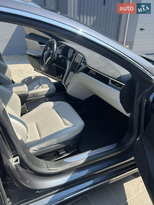 Лифтбек Tesla Model S 2016 в Житомире