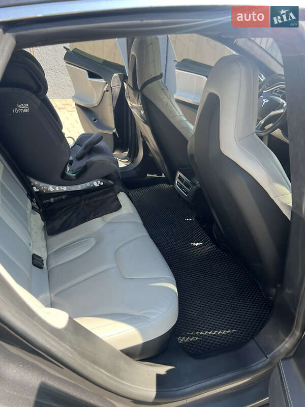 Лифтбек Tesla Model S 2016 в Житомире