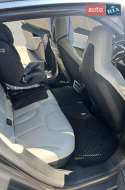 Лифтбек Tesla Model S 2016 в 