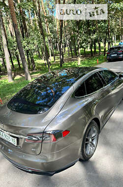 Ліфтбек Tesla Model S 2016 в Києві