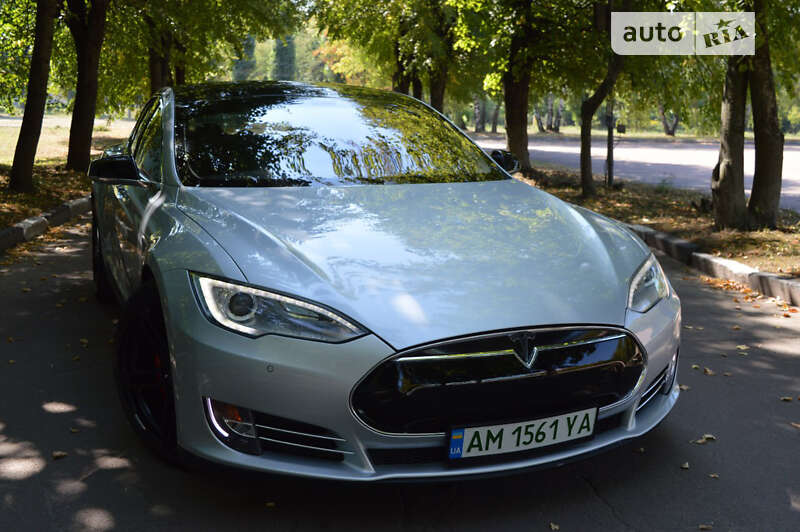 Ліфтбек Tesla Model S 2014 в Житомирі