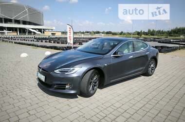 Ліфтбек Tesla Model S 2017 в Львові