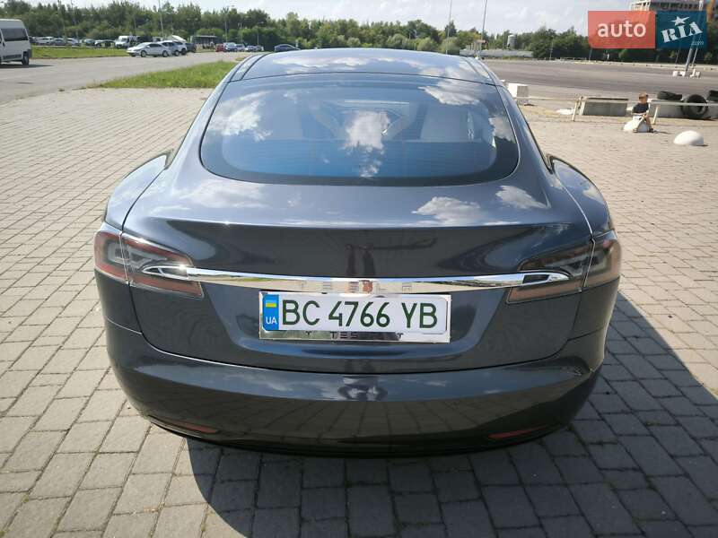 Ліфтбек Tesla Model S 2017 в Львові