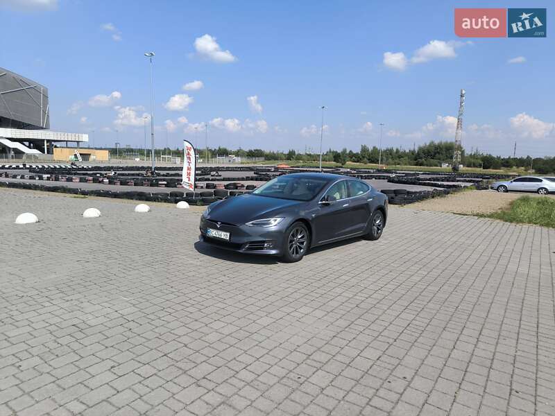 Ліфтбек Tesla Model S 2017 в Львові