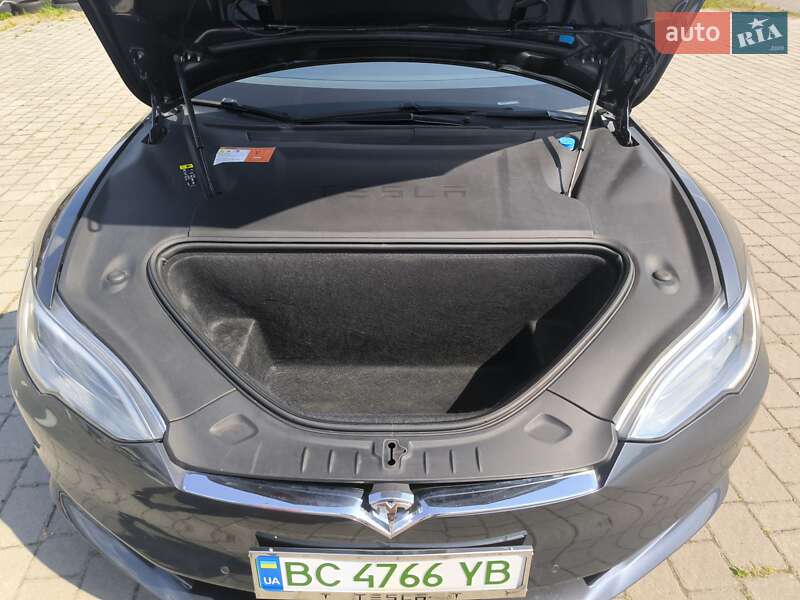 Ліфтбек Tesla Model S 2017 в Львові