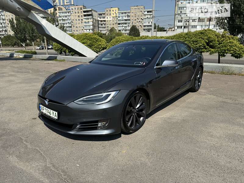 Ліфтбек Tesla Model S 2017 в Дніпрі фото 10 Ліфтбек Tesla Model S 2017 в Дніпрі
