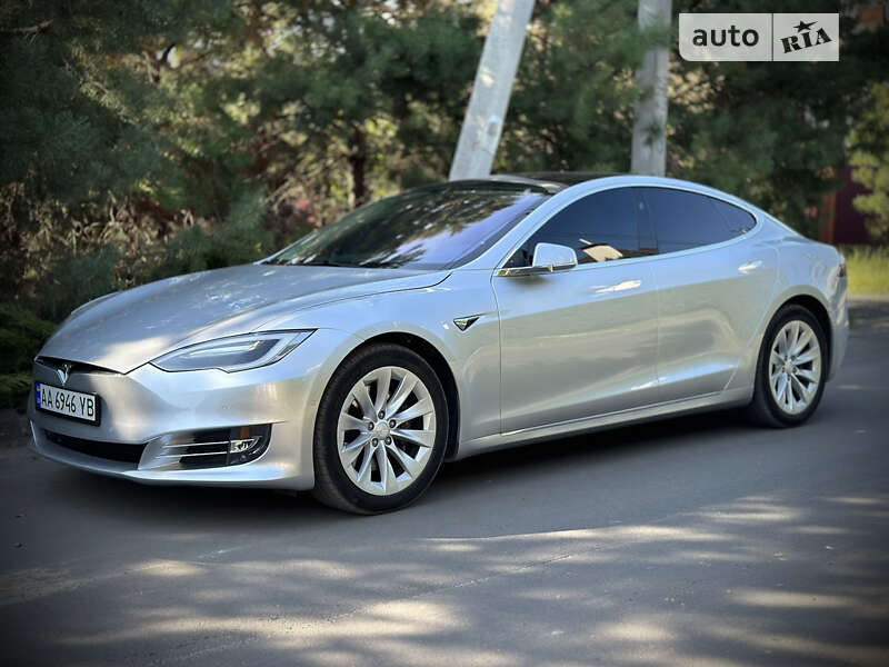 Лифтбек Tesla Model S 2017 в Киеве фото 8 Лифтбек Tesla Model S 2017 в Киеве