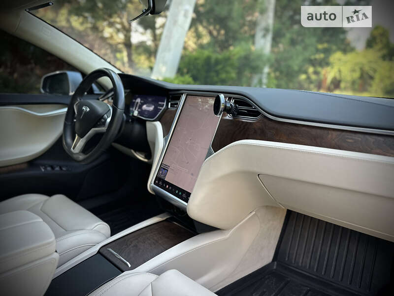 Лифтбек Tesla Model S 2017 в Киеве фото 38 Лифтбек Tesla Model S 2017 в Киеве