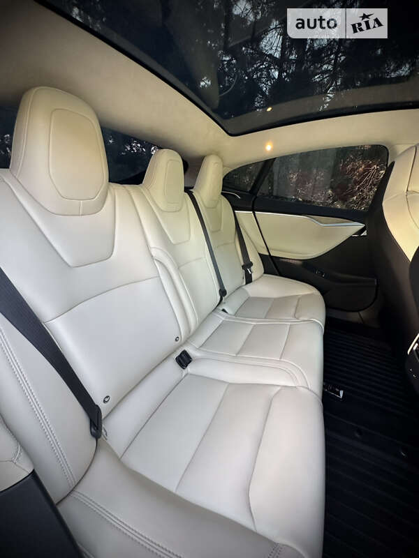Лифтбек Tesla Model S 2017 в Киеве фото 43 Лифтбек Tesla Model S 2017 в Киеве