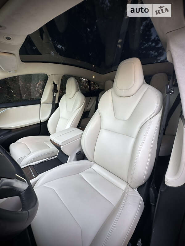 Лифтбек Tesla Model S 2017 в Киеве фото 50 Лифтбек Tesla Model S 2017 в Киеве