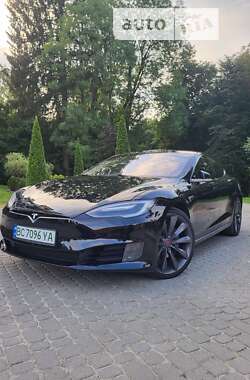 Лифтбек Tesla Model S 2016 в Львове